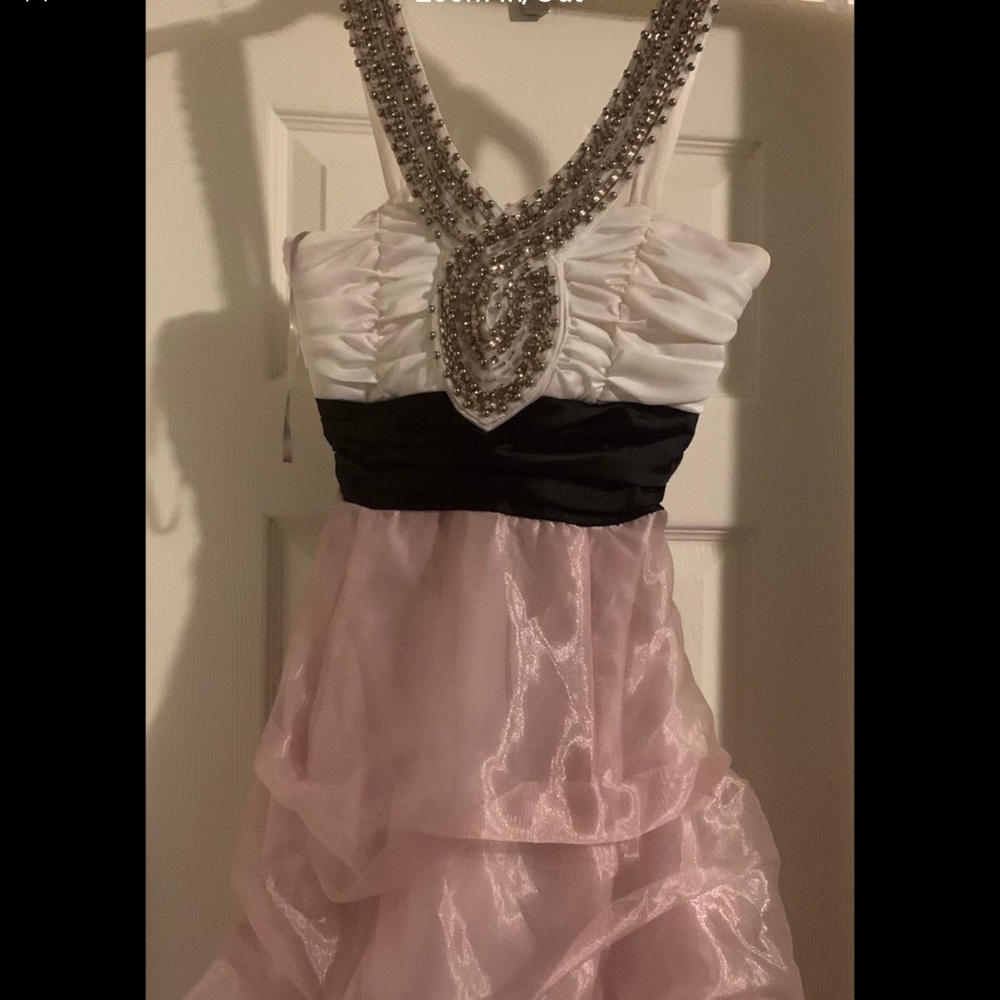Jr women above knee formal dress for prom or wedding. Fits size 5-7, worn once